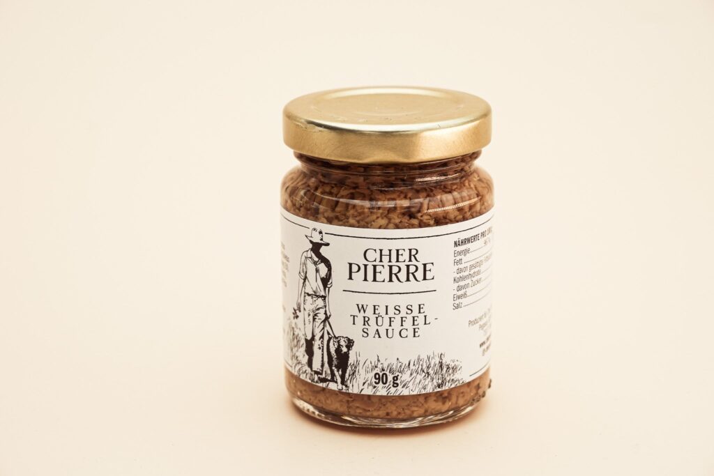 Weiße Trüffelsauce von Cher Pierre mit Steinpilzen im Glas